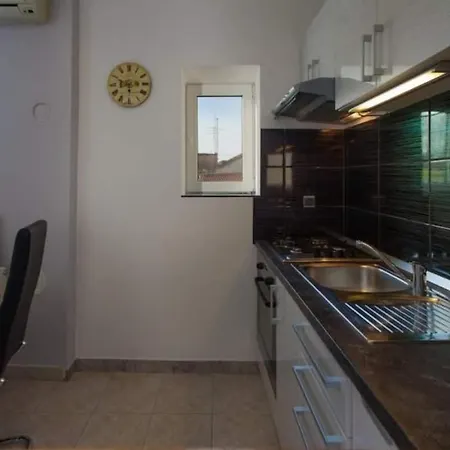 Historic Luxury Old Town Apartment
