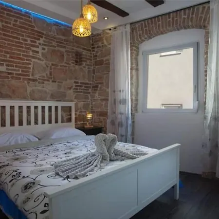 Historic Luxury Old Town Apartment *